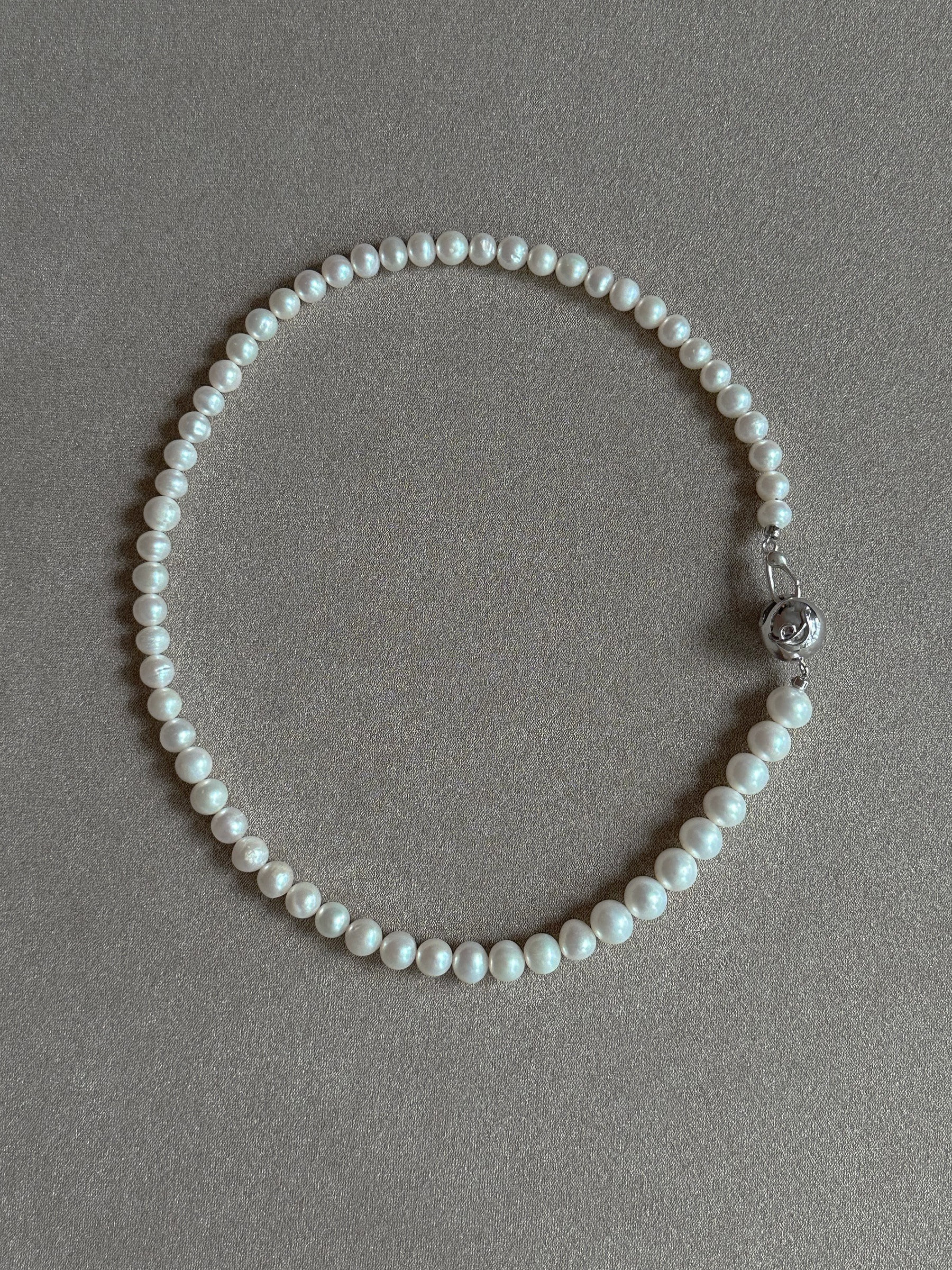 SO&#039;E Pearl Necklace